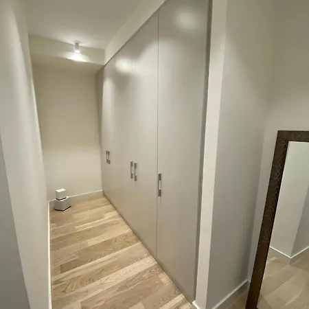 Voyager 360, Free Private Parking Apartment