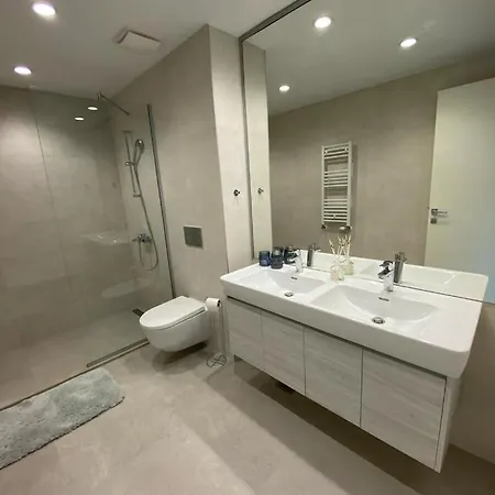 Voyager 360, Free Private Parking