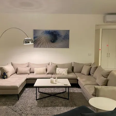 Voyager 360, Free Private Parking Apartment Belgrad