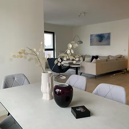 Voyager 360, Free Private Parking