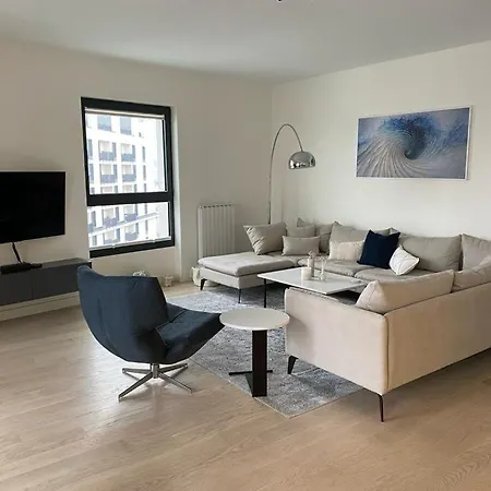 Voyager 360, Free Private Parking Belgrad