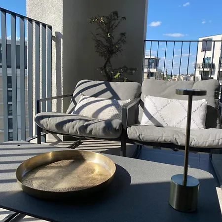 Voyager 360, Free Private Parking