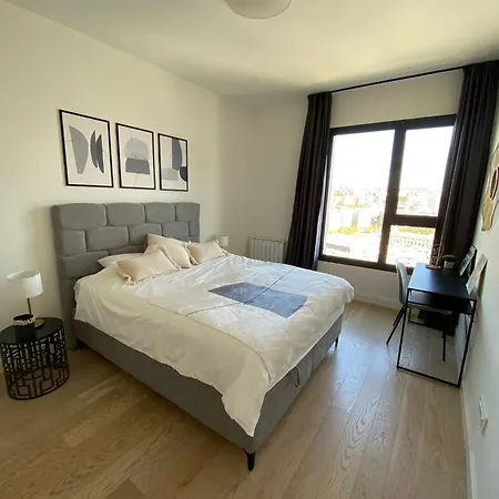 Voyager 360, Free Private Parking * Belgrad